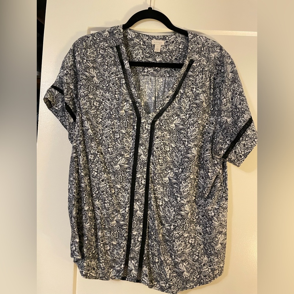 Hinge pull over crepe shirt